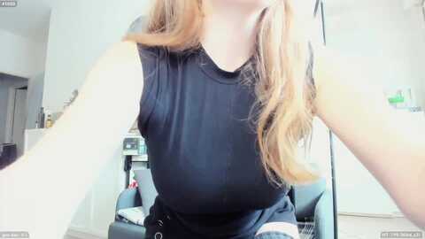 personage @ myfreecams on 20231120