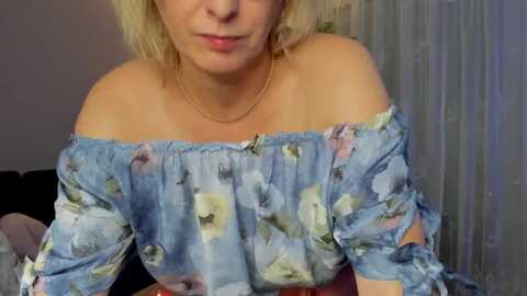 starvanessa1 @ myfreecams on 20231120