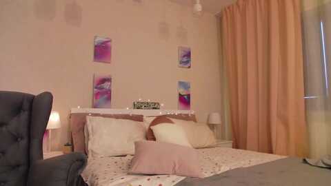 alisiak @ myfreecams on 20231121