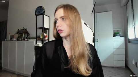 personage @ myfreecams on 20231121