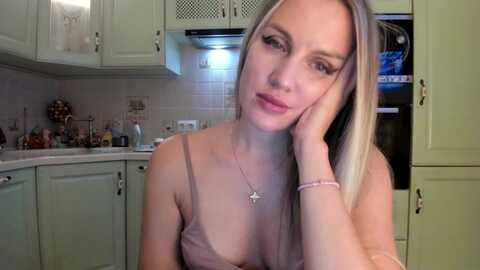 spicy_giraffe @ myfreecams on 20231121