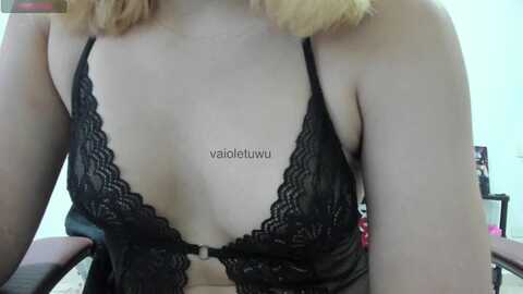 vaiolet1314 @ myfreecams on 20231121