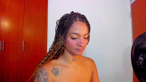 esstefania @ myfreecams on 20231122