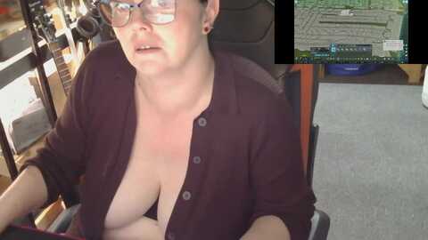 harriett55 @ myfreecams on 20231122