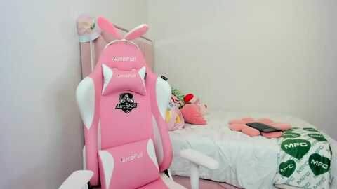 cherrycute666 @ myfreecams on 20231123