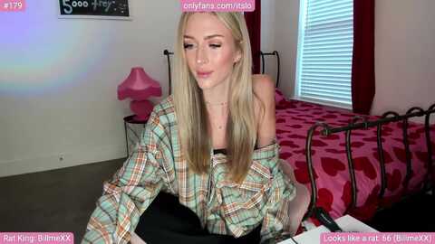 itslo @ myfreecams on 20231123