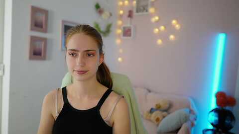 naomi_woods18 @ myfreecams on 20231123