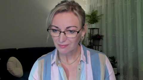 starvanessa1 @ myfreecams on 20231123