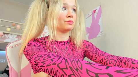 alice_chery @ myfreecams on 20231124