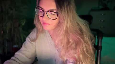 allie_synn @ myfreecams on 20231124