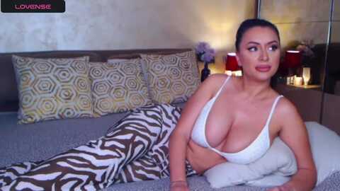 busty_cristal @ myfreecams on 20231124
