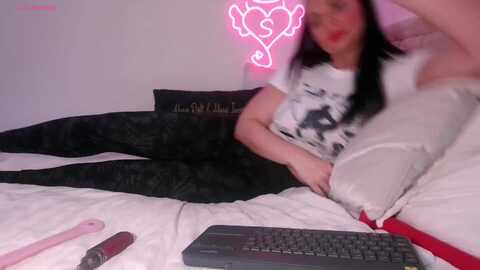 innocentsamx @ myfreecams on 20231124
