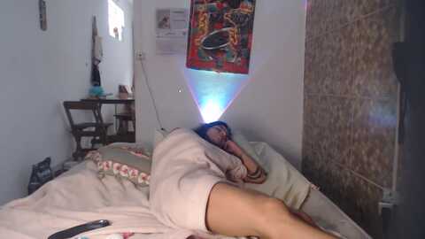 lauraflor @ myfreecams on 20231124