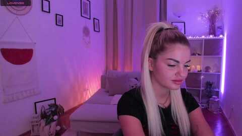 niablondie @ myfreecams on 20231124