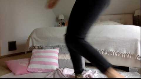 oliviepaige @ myfreecams on 20231124