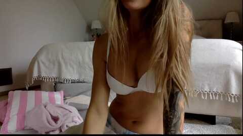oliviepaige @ myfreecams on 20231124
