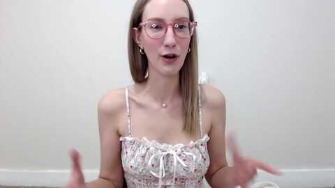 strwberrymoon @ myfreecams on 20231124