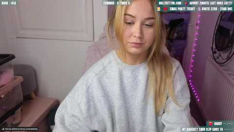 hollykittenn @ myfreecams on 20231125