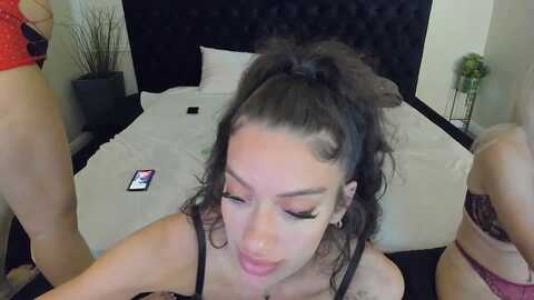 kylienicole @ myfreecams on 20231125