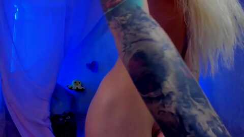 licklizz @ myfreecams on 20231125