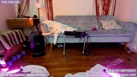 mollysnacks @ myfreecams on 20231125