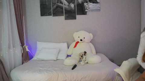 rileyreid_18 @ myfreecams on 20231125