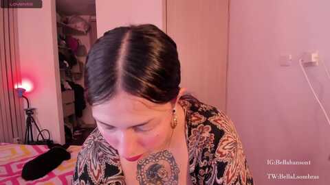 bellahanson @ myfreecams on 20231126