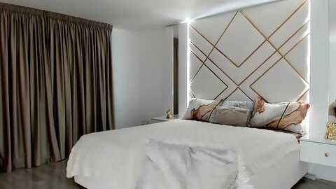 misssophiex @ myfreecams on 20231126