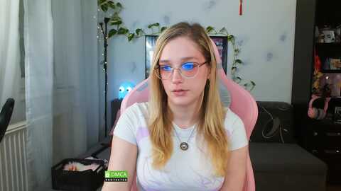 monicmoon18 @ myfreecams on 20231126