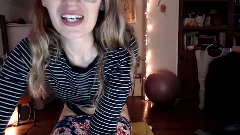 wildflowerem @ myfreecams on 20231126