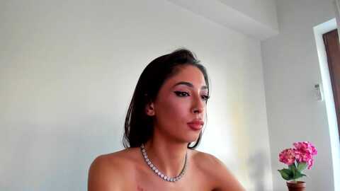 awesomejolie @ myfreecams on 20231127