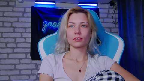 karoline121 @ myfreecams on 20231127