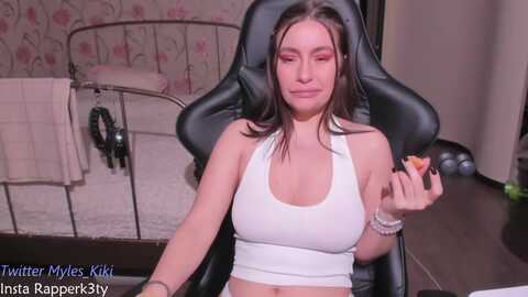 kikimyles @ myfreecams on 20231127