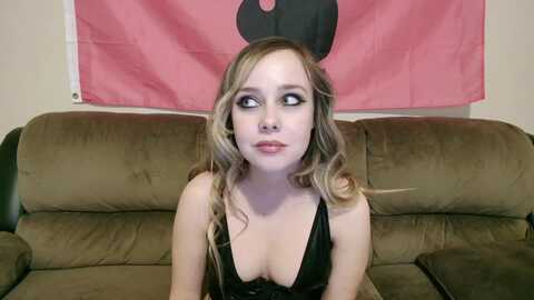 lunalovelyy @ myfreecams on 20231127
