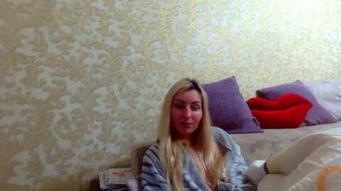 meltingjulia @ myfreecams on 20231128