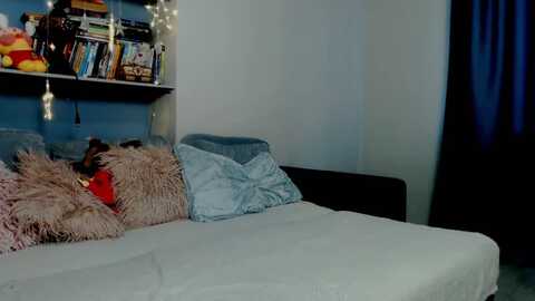 misslilie @ myfreecams on 20231128