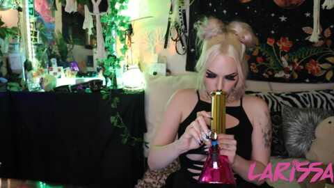 larissalarson @ myfreecams on 20231129