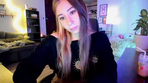 lory_babygirl @ myfreecams on 20231129