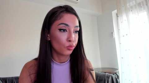 awesomejolie @ myfreecams on 20231130