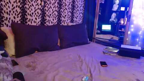 littlemisszee @ myfreecams on 20231130