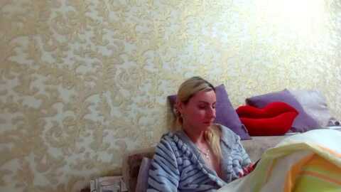 meltingjulia @ myfreecams on 20231130