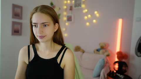 naomi_woods18 @ myfreecams on 20231130