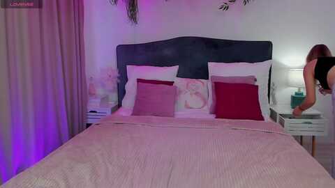 sofibloom @ myfreecams on 20231130