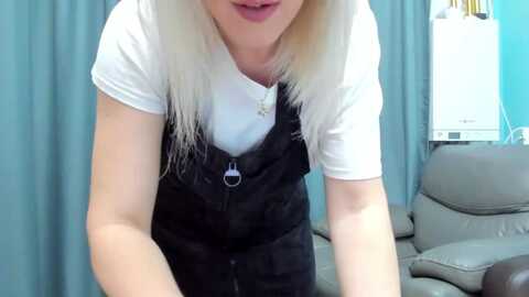 sweetdelia_ @ myfreecams on 20231130