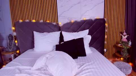 awwwella @ myfreecams on 20231201