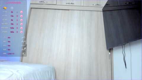 salogarces @ myfreecams on 20231201