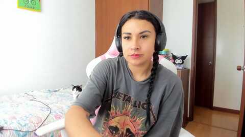 alice__777 @ myfreecams on 20231202