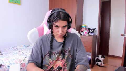 alice__777 @ myfreecams on 20231202