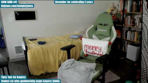 hempley @ myfreecams on 20231202