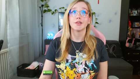 monicmoon18 @ myfreecams on 20231202